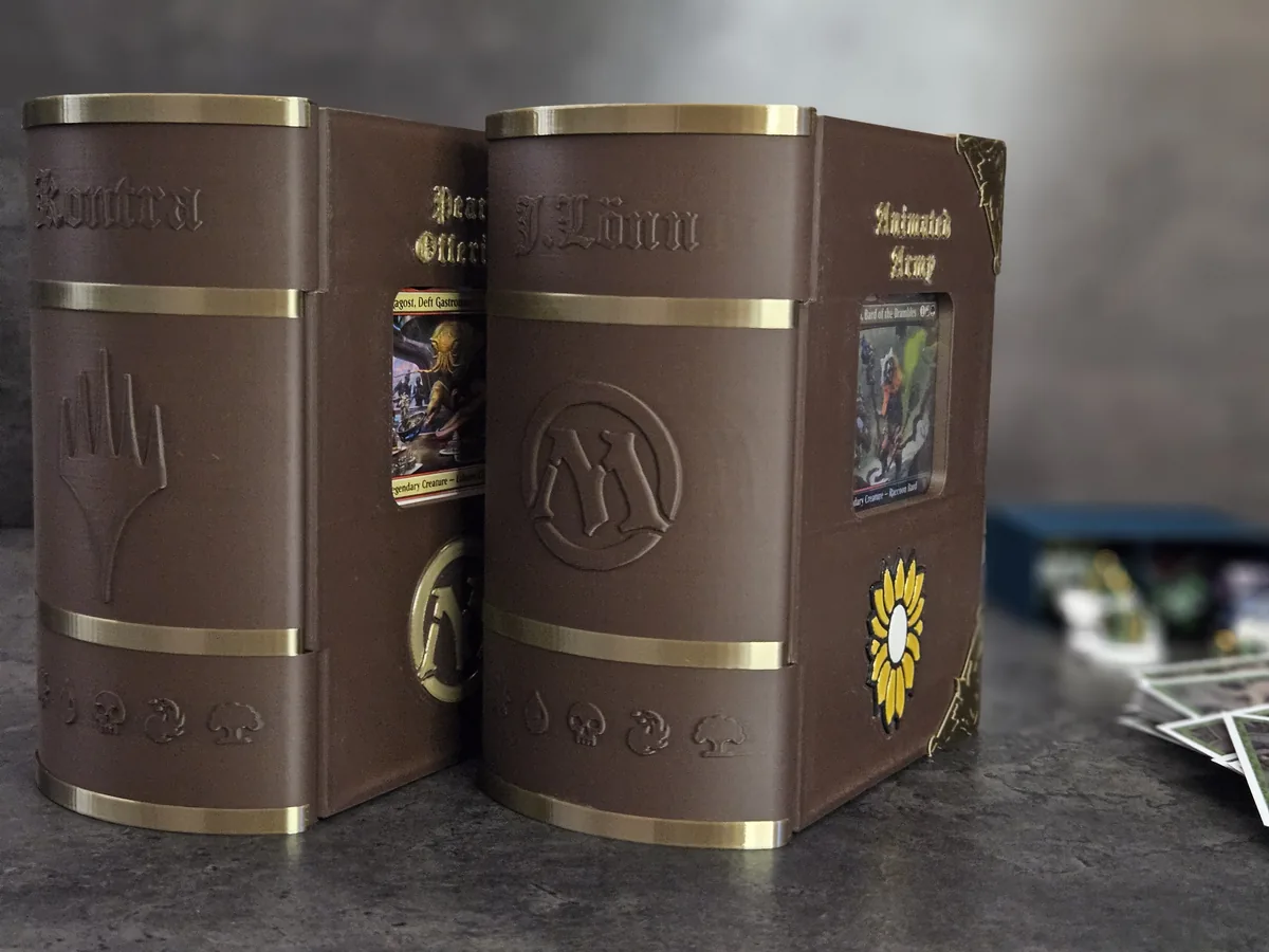 MTG Spellbook deckbox open showing commander card window